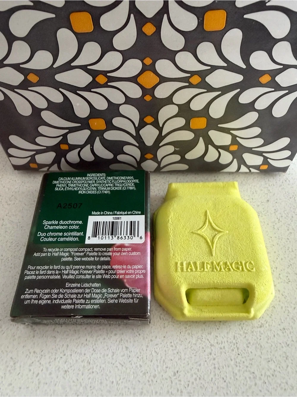 HALF MAGIC Tickle Spell Single Eyeshadow  Gold with Icy Sparkle, 1.0 g